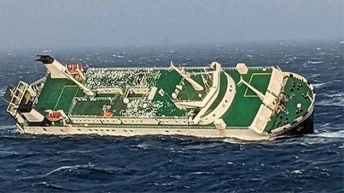 Olumsuz hava şartları otomobil yüklü gemiyi İran açıklarında batırdı!