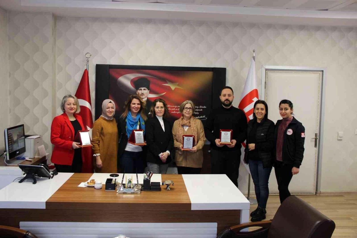 Personellere teşekkür plaketi verildi