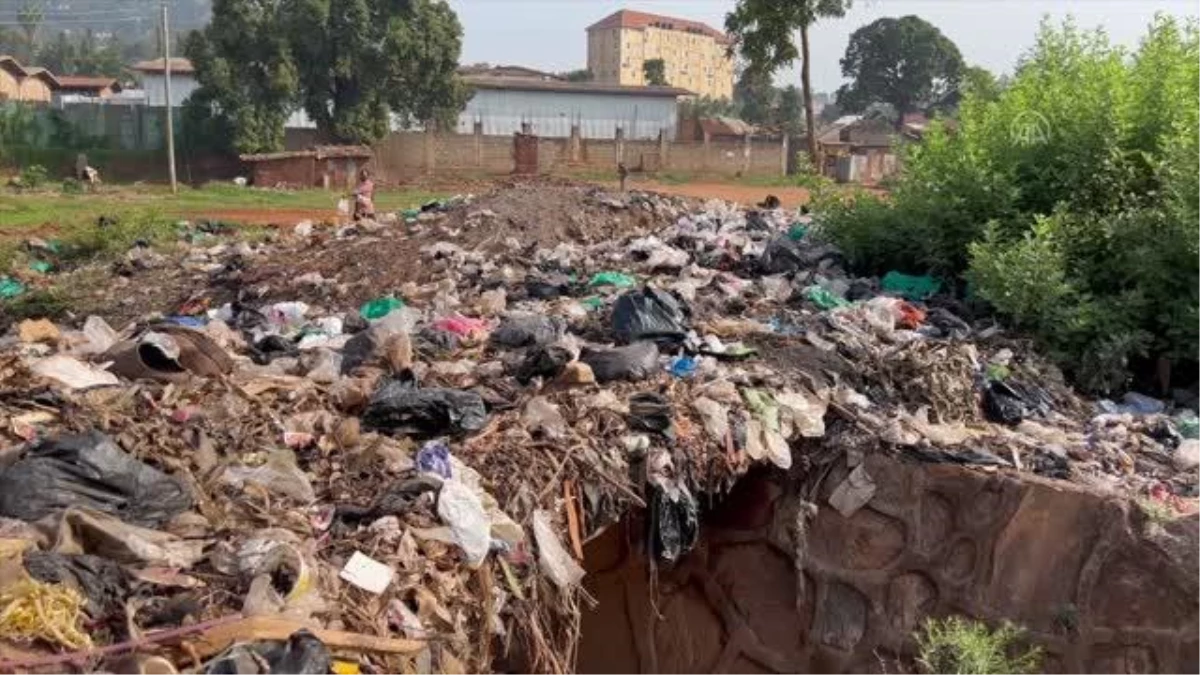Plastik atıklar Uganda\'nın göl ve nehirlerini tehdit ediyor