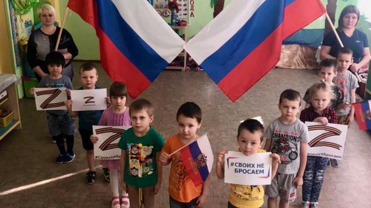 Küçük Rus çocuklardan orduya destek fotoğrafı: Halkımızdan vazgeçmeyiz