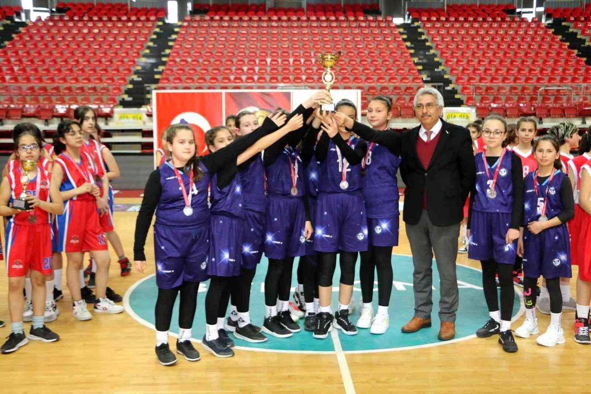 Şampiyon Sema Yazar Ortaokulu