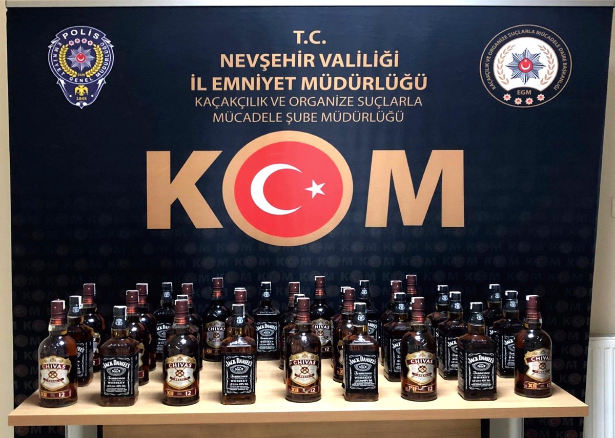 Son dakika haberleri... Sosyal medyadan kaçak içki satan 2 kişi gözaltına alındı