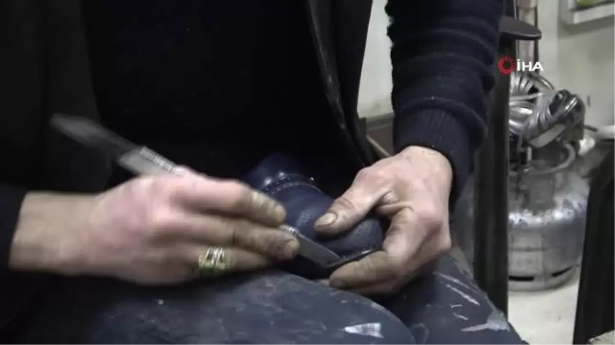 Tamir için bırakılıp yıllarca geri alınmayan ayakkabılar ihtiyaç sahiplerine verilmeyi bekliyor