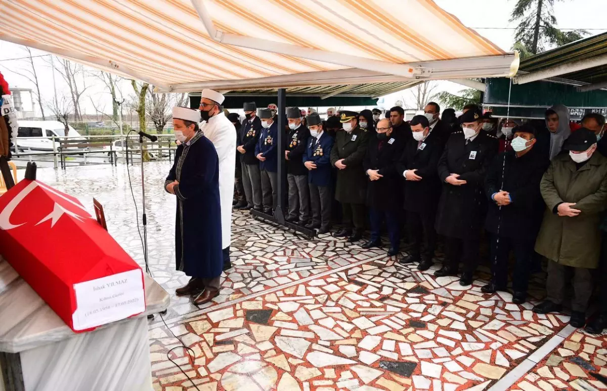 Trabzon\'da vefat eden Kıbrıs gazisi son yolculuğuna uğurlandı