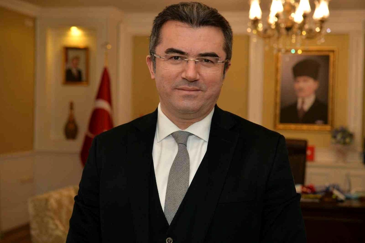 Vali Memiş: "Yaşlılarımız toplumumuzun en kıymetli hazineleridir"