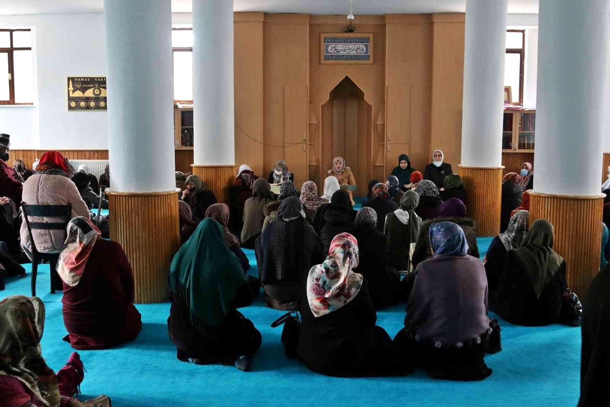 Van Büyükşehir Belediyesi Berat Kandili programı düzenledi