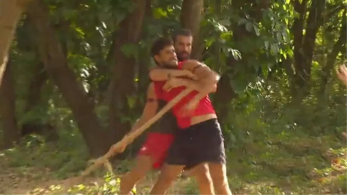 Survivor\'da Batuhan Karacakaya ve Mert Öcal birbirine girdi! Acil durum konseyi duruma el koydu