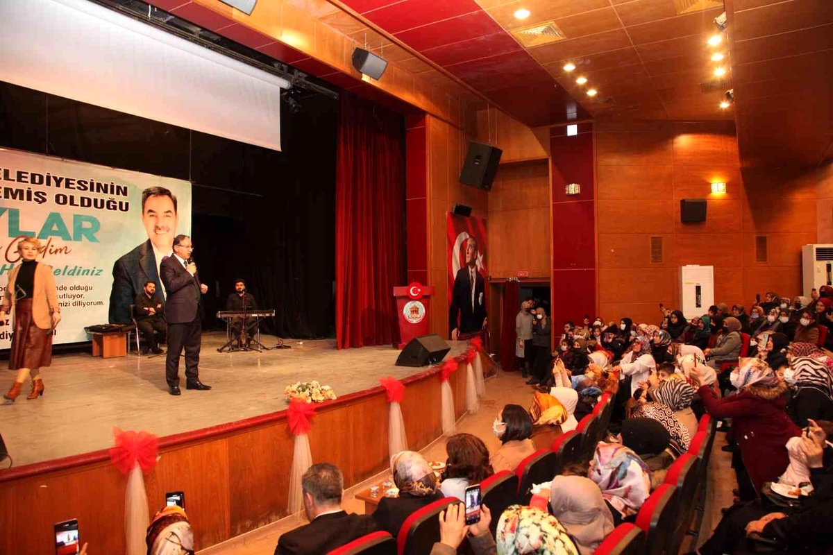 Ahlat\'ta "üç aylar berata geldim" konulu konferans