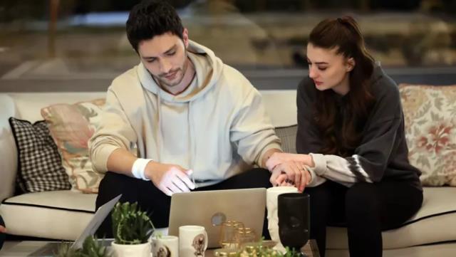 Aşk Mantık İntikam'da bu akşam neler olacak? Ozan, Esra'ya evlenme teklif ediyor