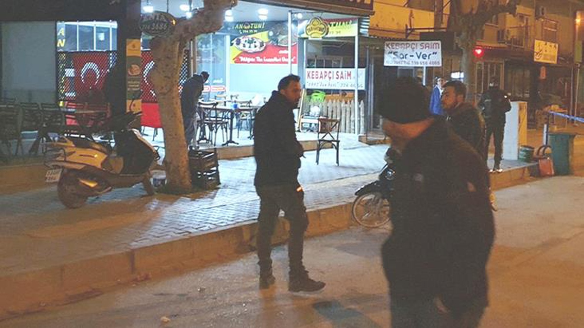 Ayrıldığı kız arkadaşını, yeni erkek arkadaşıyla görünce silahını çıkardı ve ikisine de kurşun yağdırdı