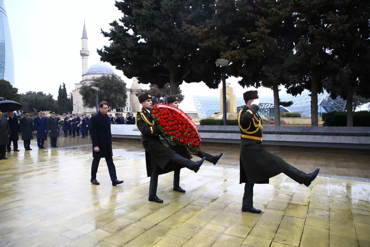 Çanakkale şehitleri 107. yılında Bakü\'de törenle anıldı