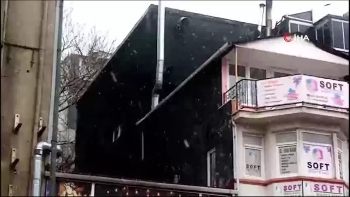 Bandırma güne karla uyandı