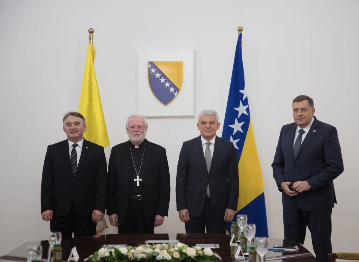 Başpiskopos Gallagher, Bosna Hersek\'te Devlet Başkanlık Konseyi üyeleriyle görüştü