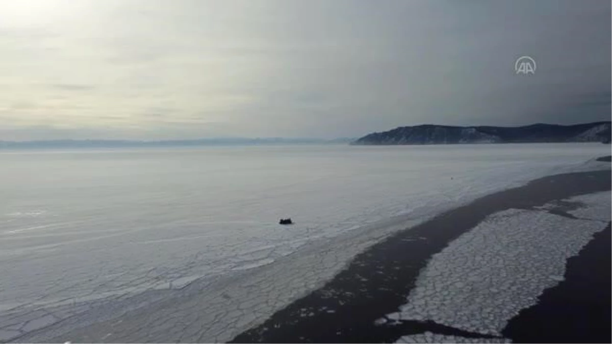 Baykal gölünde buzlar çözülmeye başladı