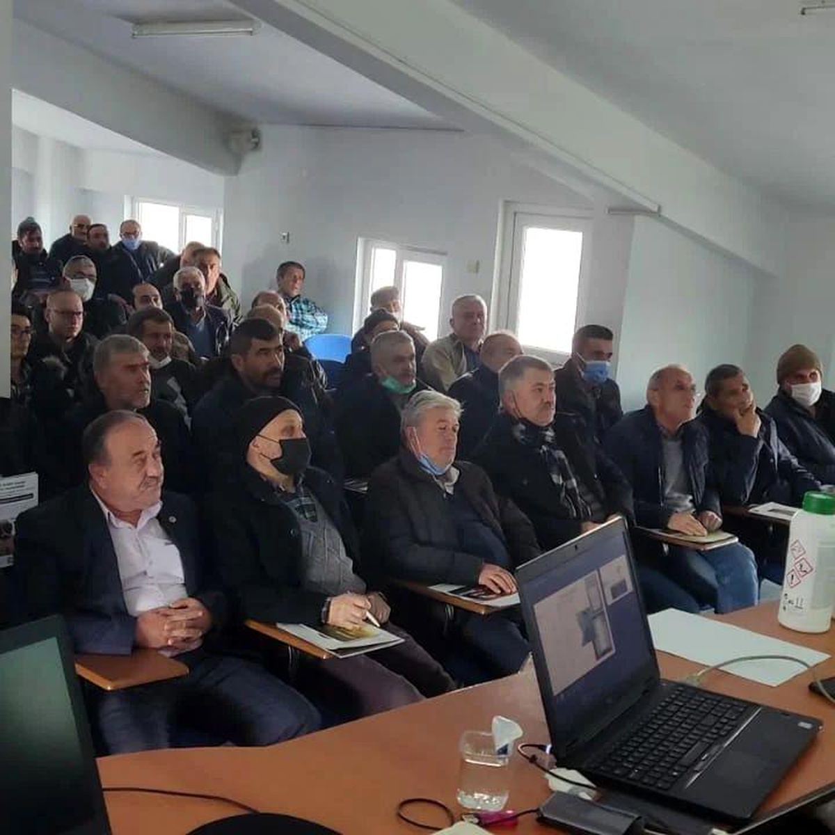 Beyşehir\'de çiftçilere katı ve sıvı gübreler tanıtıldı