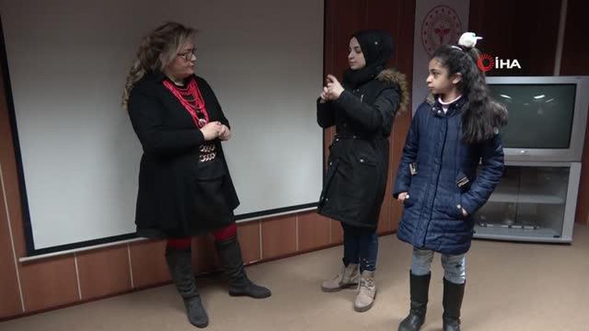 Bir annenin en mutlu anı... İşaret dili öğrendi, 10 yıl sonra ilk defa 'kızım' dedi