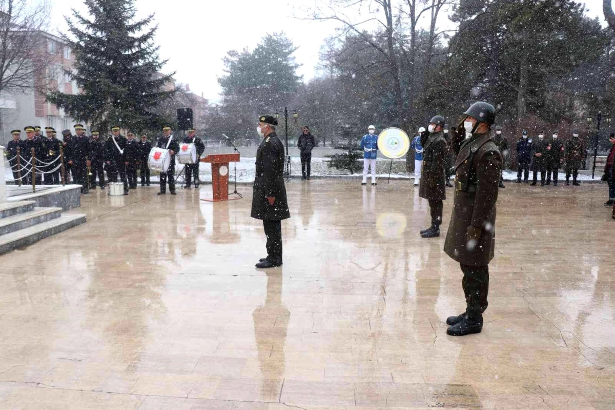 Bolu\'da şehitler kar yağışı altında anıldı