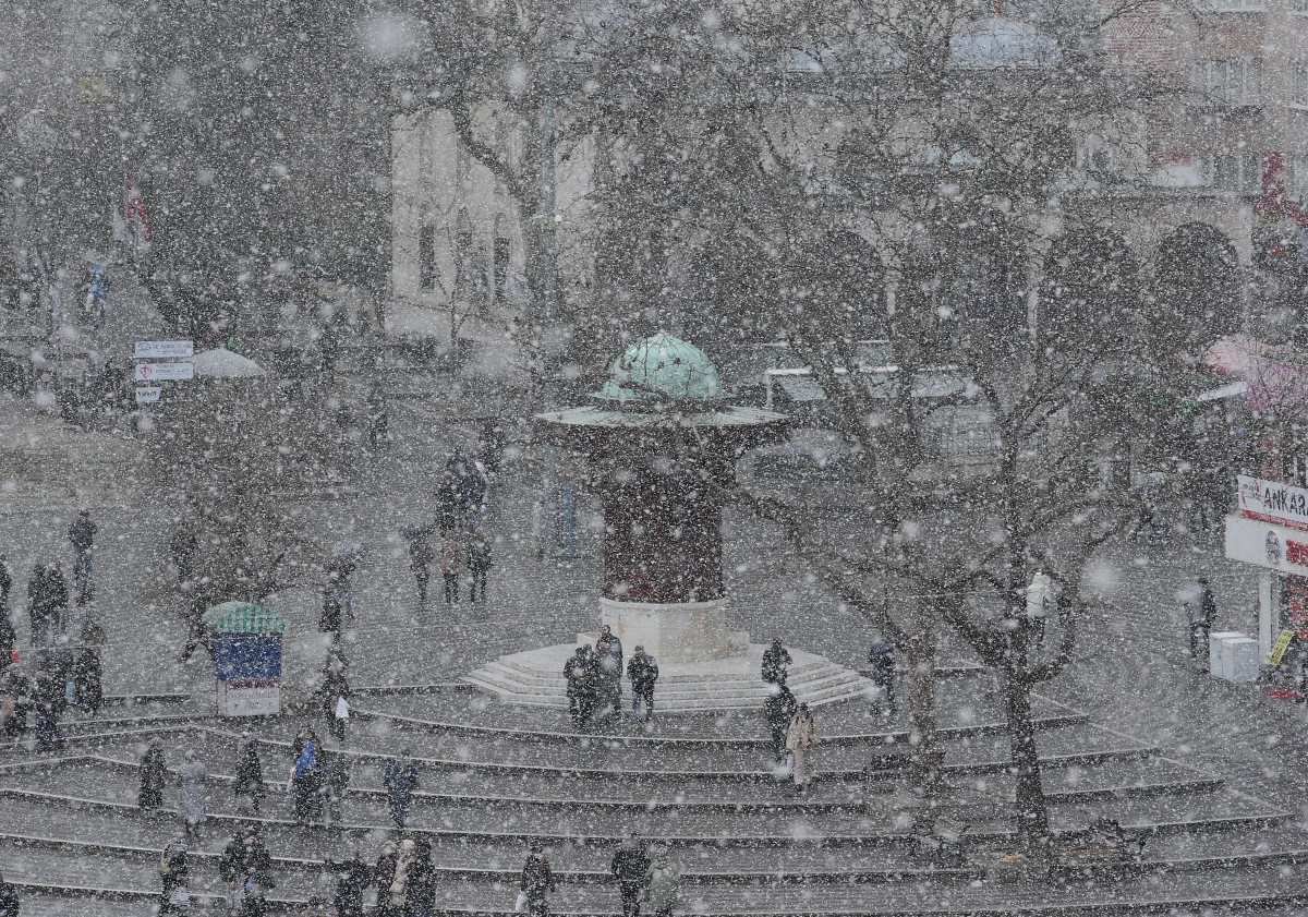 Bursa\'nın yüksek kesimlerinde kar etkili oldu