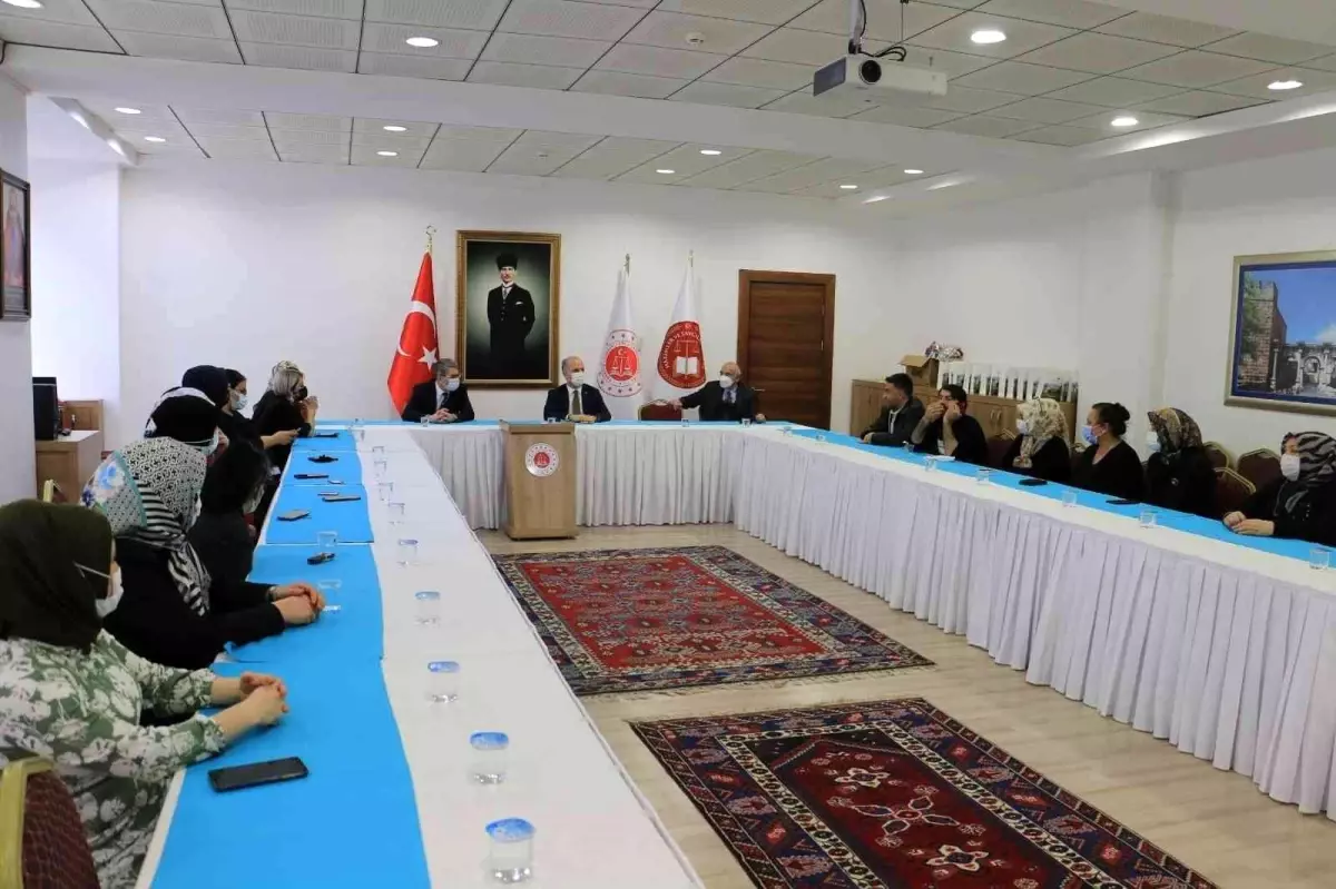 Cumhuriyet Başsavcısı İnal, adliyede görevli şehit yakınları ile bir araya geldi