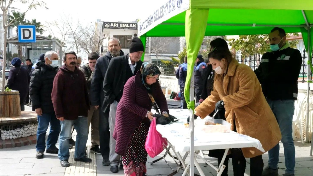 Didim Belediyesi\'nden şehitler anısına lokma hayrı