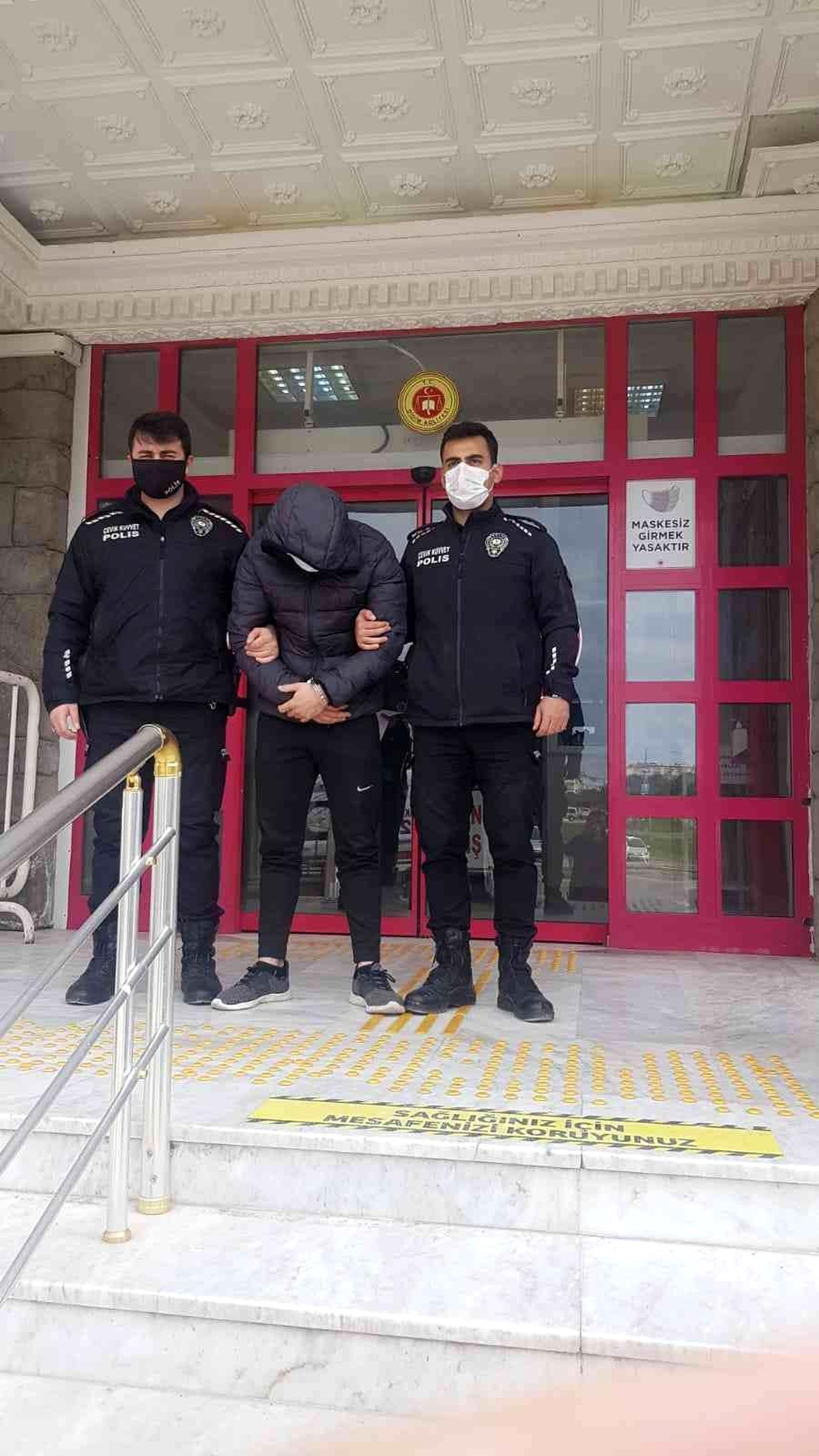 Didim\'de tekne motoru hırsızları tutuklandı