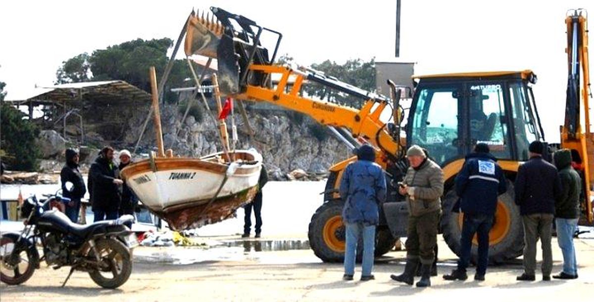 Erdek\'te kayıp olan tekneyi balıkçılar buldu