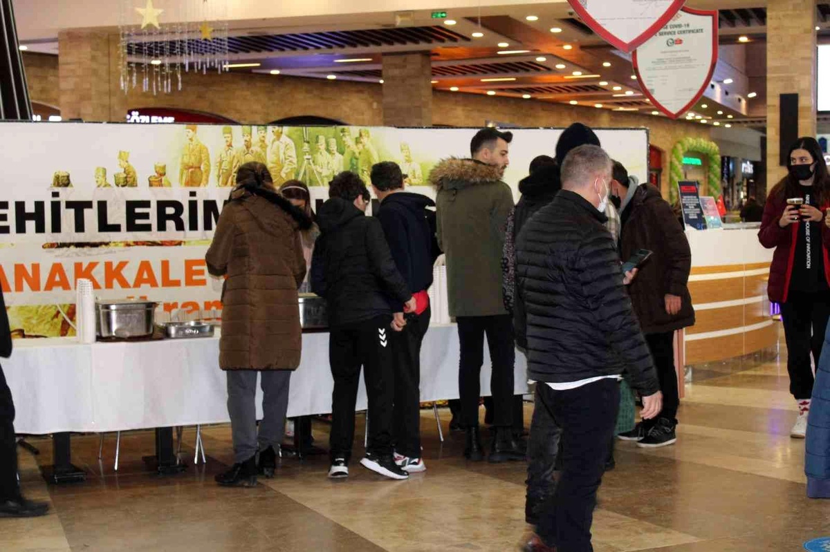 HighWay\'de ziyaretçilere kuru ekmek üzüm hoşafı dağıtıldı