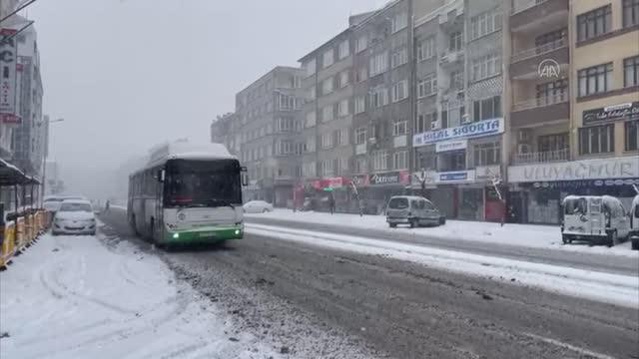 İç Anadolu'da kar yağışı devam ediyor