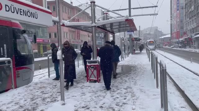 İç Anadolu'da kar yağışı devam ediyor