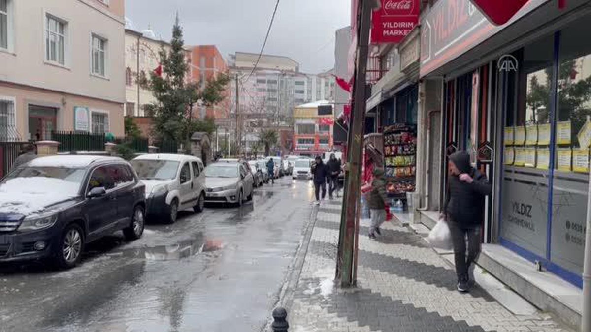 İstanbul'da kar yağışı aralıklarla sürüyor