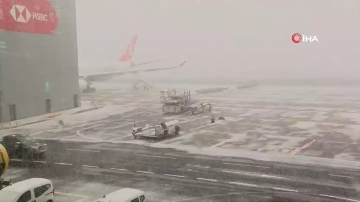 İstanbul Havalimanı'nda kar yağışı