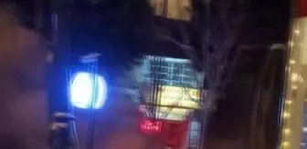 Kadıköy'de park halindeki pikap alev alev yandı