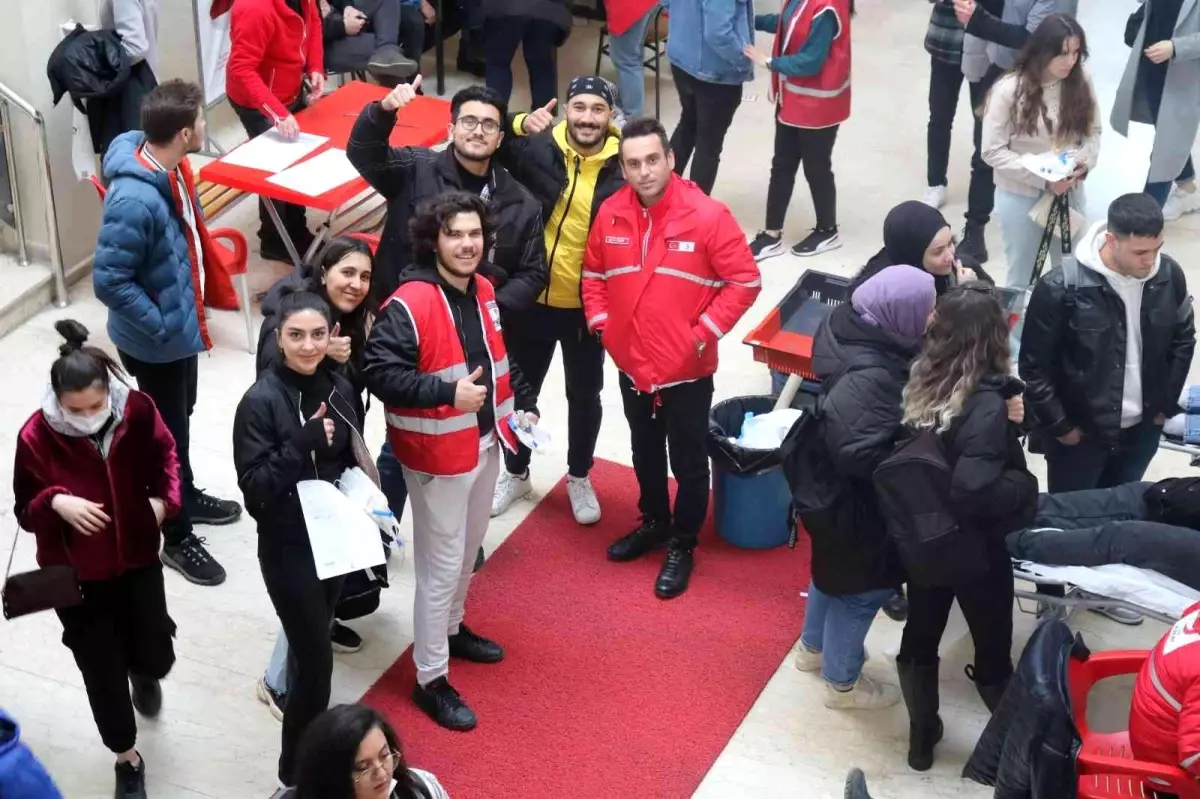 Kan bağışı kampanyasına öğrencilerden yoğun ilgi