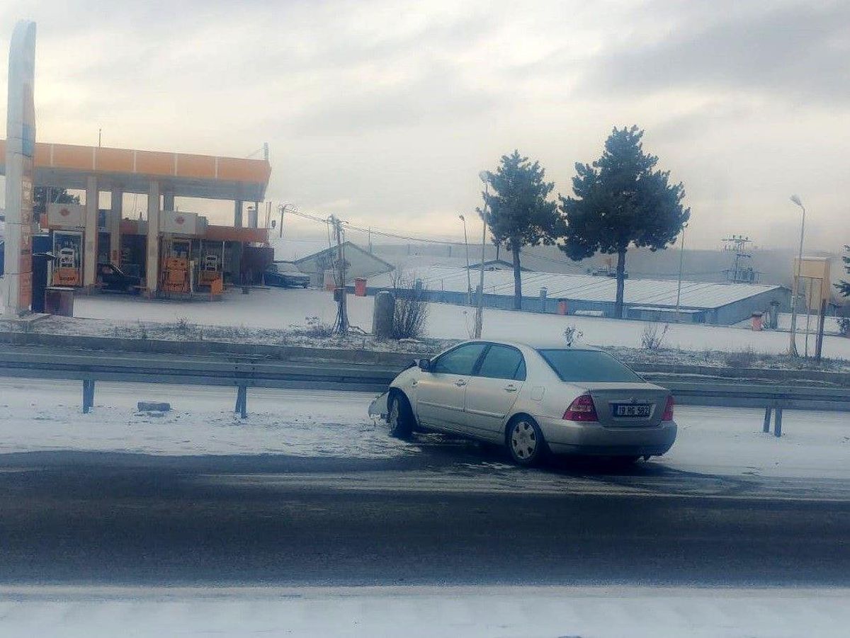 Kar yağışı D100\'de kazaya sebep oldu