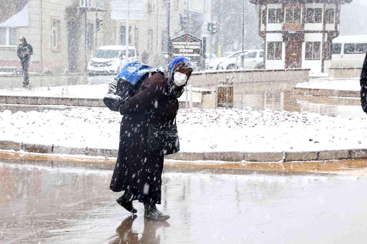 Kastamonu\'da yoğun kar yağışı etkili oldu