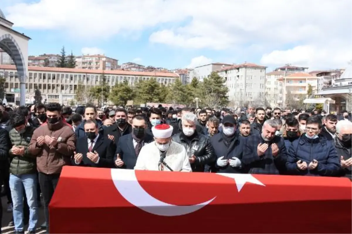 KIRIKKALE - Tabancasının kazayla ateş alması sonucu vefat eden polisin cenazesi defnedildi