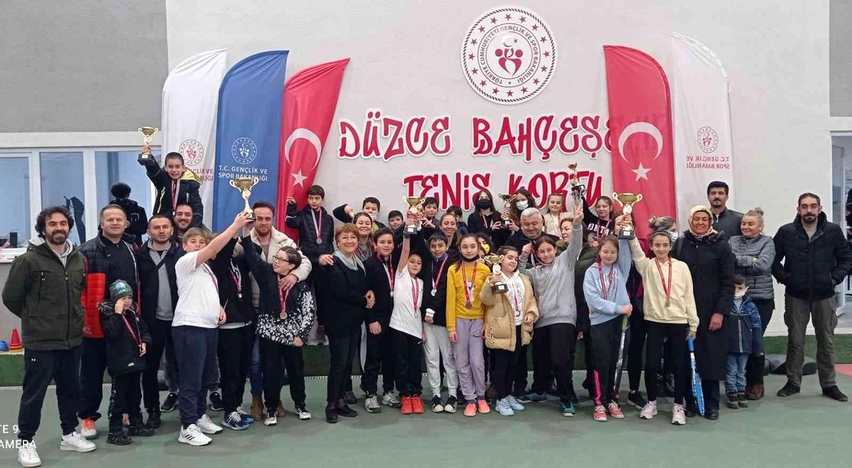 Küçükler tenis müsabakaları sona erdi