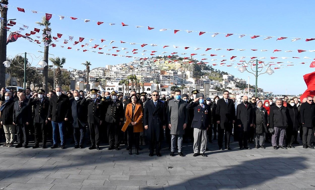 Kuşadası\'nda Çanakkale Deniz Zaferi\'nin 107. yıl dönümü kutlandı