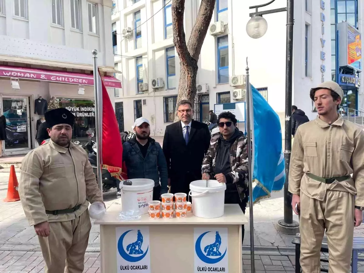 Kuşadası Ülkü Ocakları iki bin kase hoşaf dağıttı