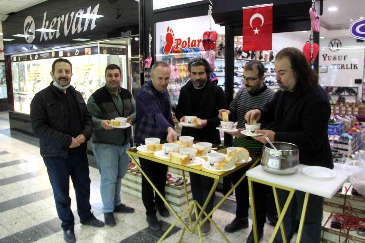Malatya'da üzüm hoşafı dağıtıldı