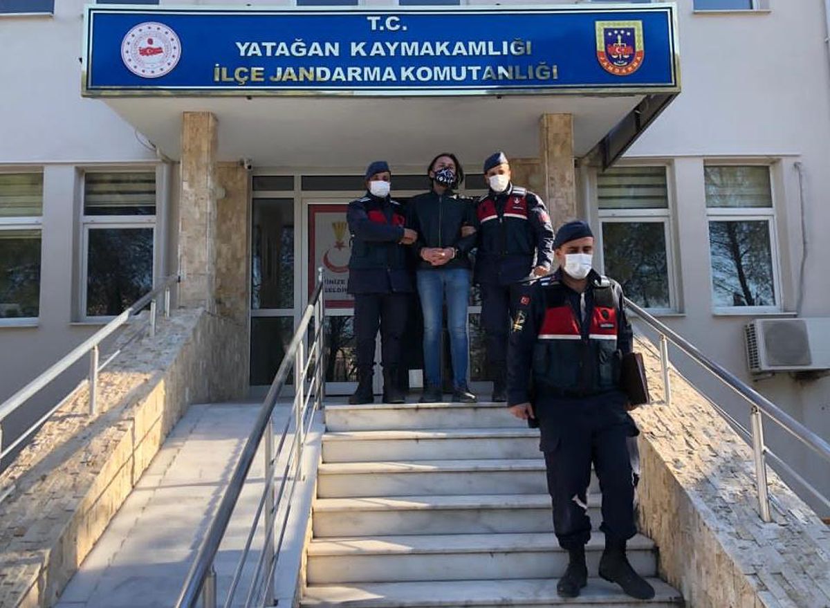 Muğla\'da telefon dolandırıcılığı operasyonunda yakalanan 3 zanlıdan biri tutuklandı