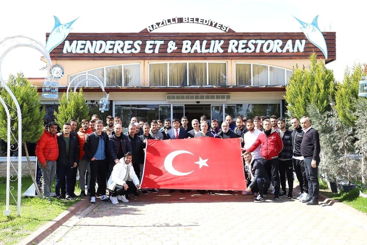 Nazilli Belediyespor kulüp başkan adayı Ünal'dan moral yemeği