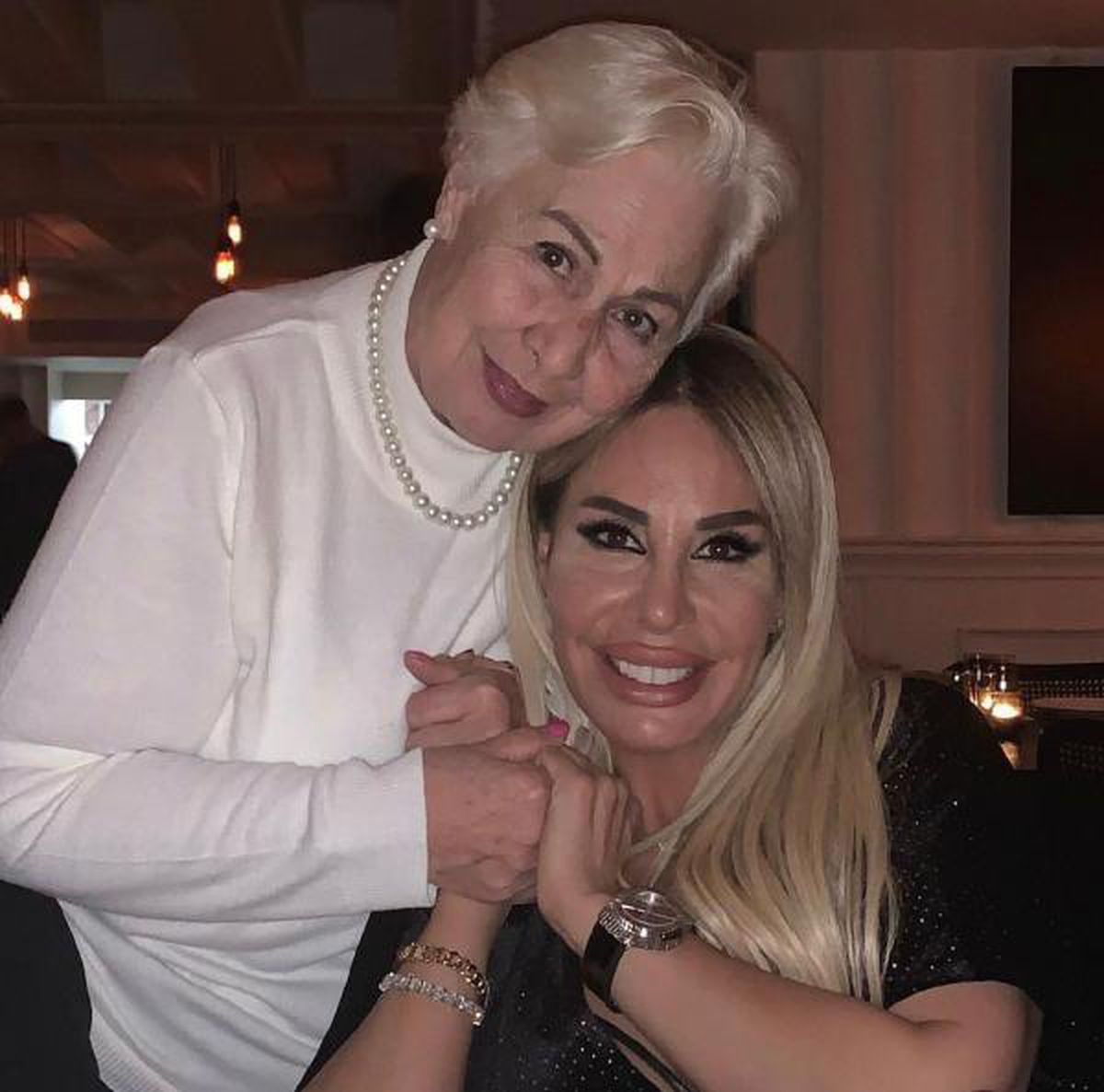 Şarkıcı Linet'in annesi Leyla Özgecan, hayatını kaybetti