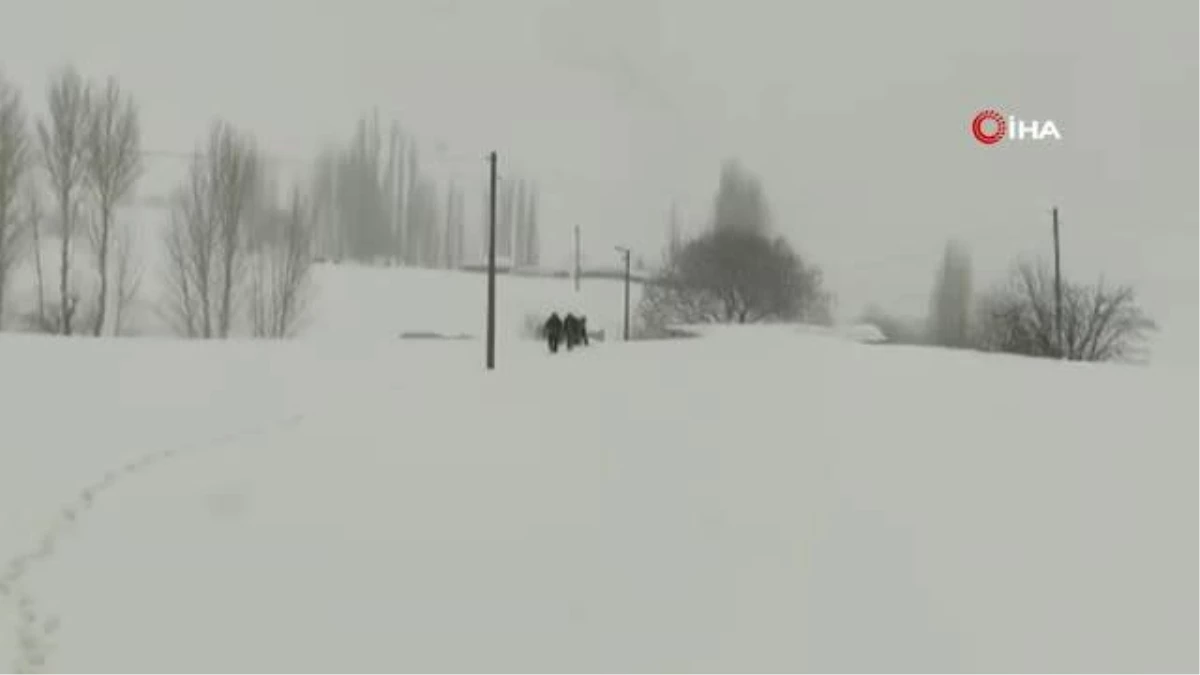 Şırnak\'ta kar kalınlığı 2 metreyi buldu, hastaya 5 saat sonra ulaşıldı