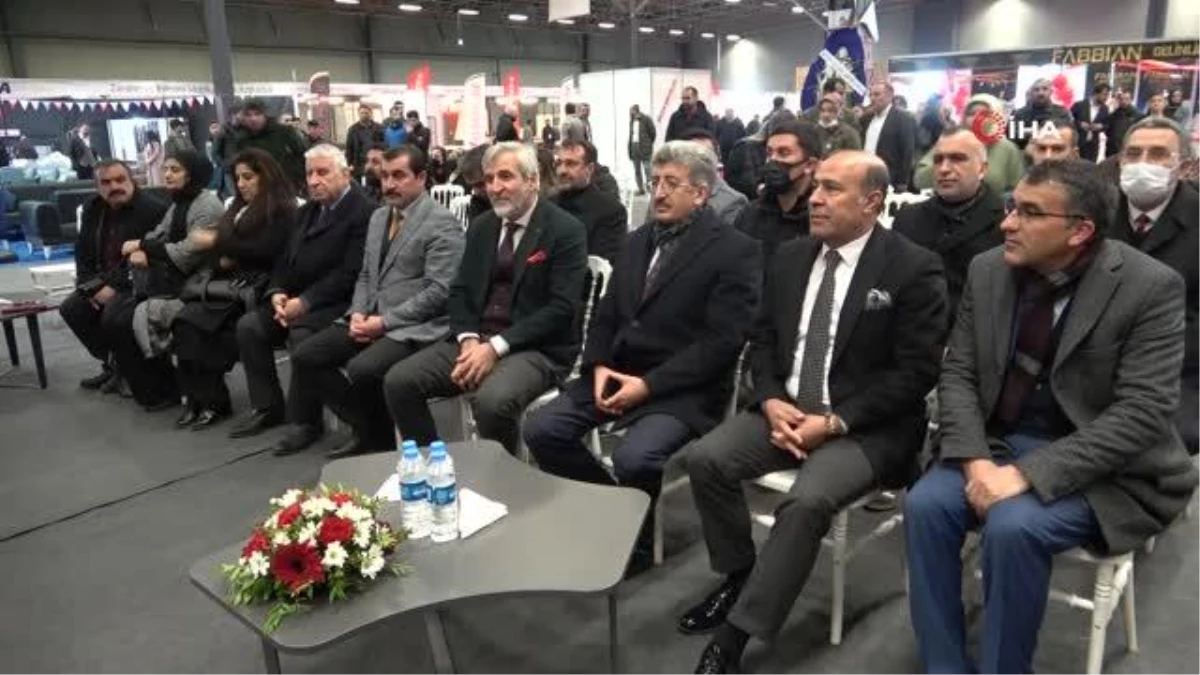 Van\'da yöresel kıyafetler defilesi hayran bıraktı