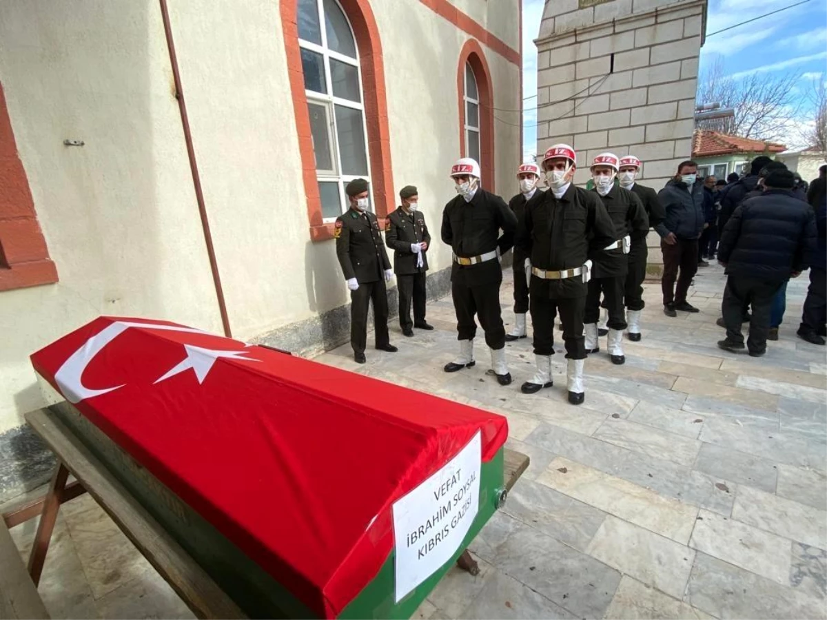 AFYONKARAHİSAR - İstanbul\'da vefat eden Kıbrıs gazisi son yolculuğuna uğurlandı