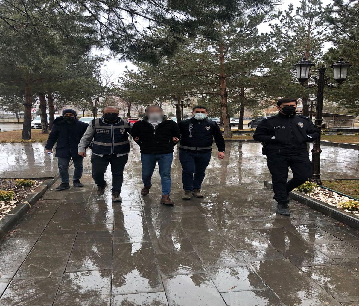 21 ayrı bilişim dolandırıcılığı suçundan aranan şüpheli Tercan polisince yakalandı
