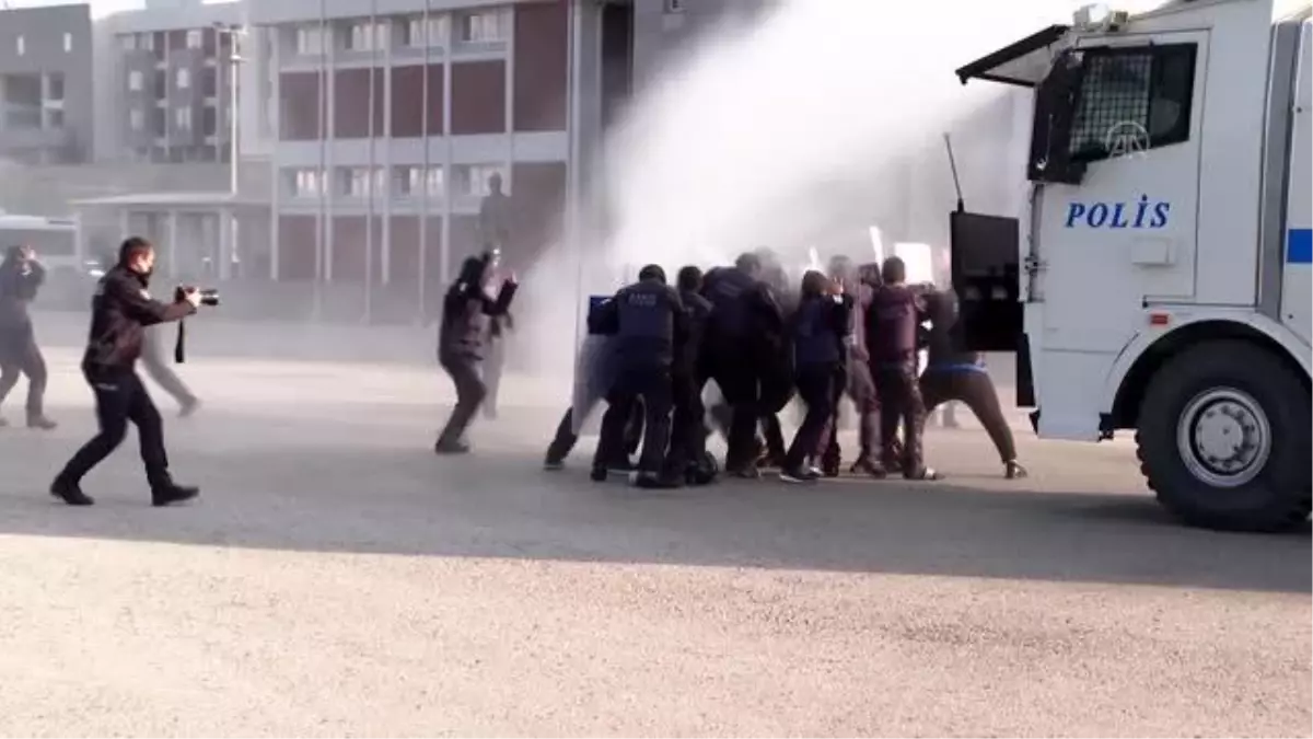 Anadolu Ajansı'nın '20. Dönem Savaş Muhabirliği Eğitimi' 21 Mart'ta başlayacak (1)