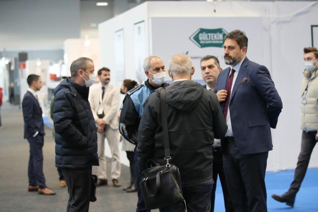 Bakırköy Belediyesi zabıtaları yerli - yabancı ziyaretçilerin önünde Nobel Expo Fuarı'nı bastı