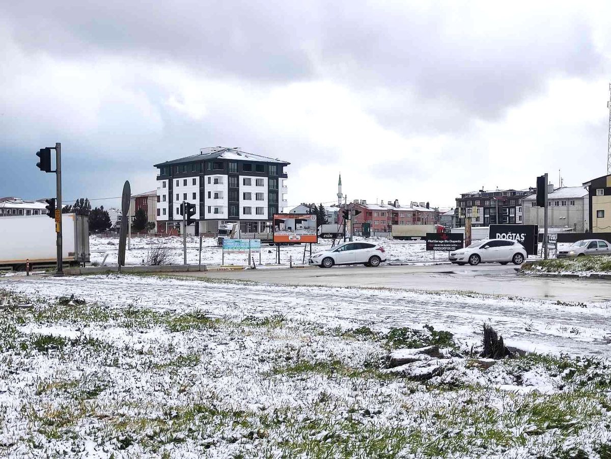 Bandırma\'da kar etkili oldu